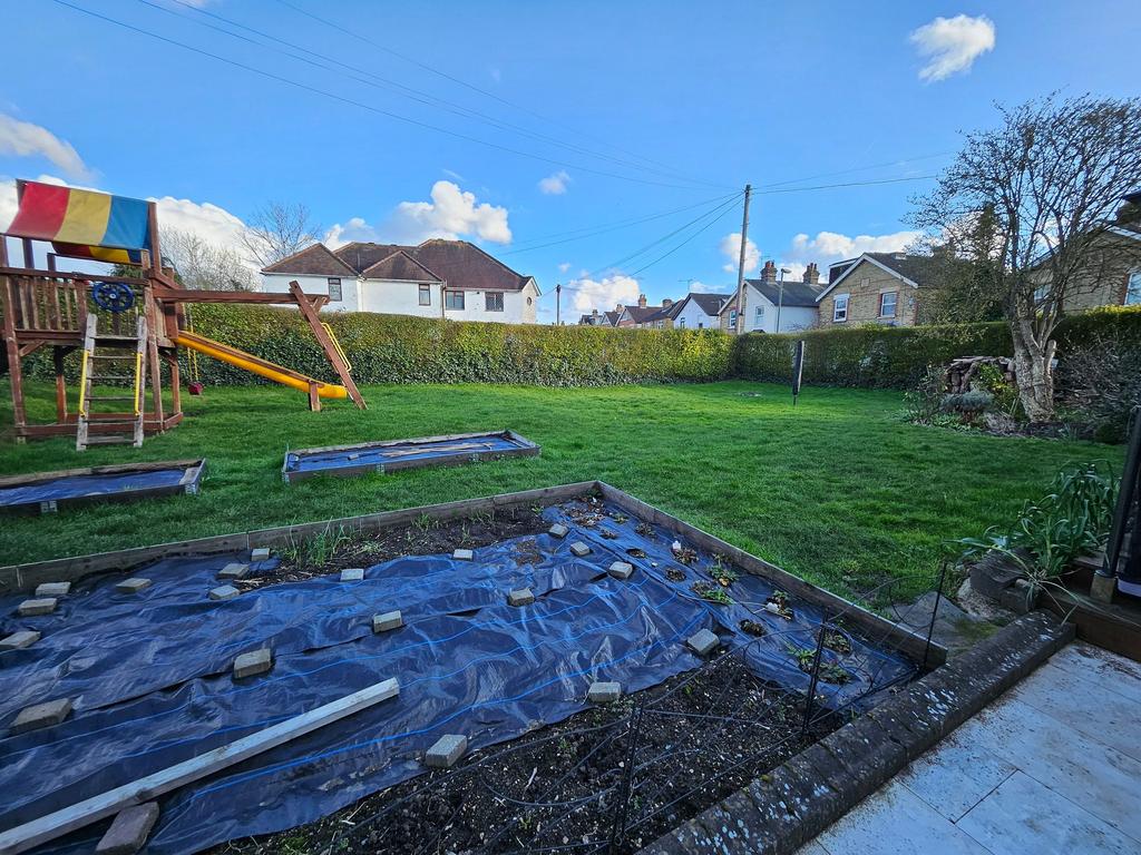 GARDEN WITH VEGITABLE & FRUIT PATCH