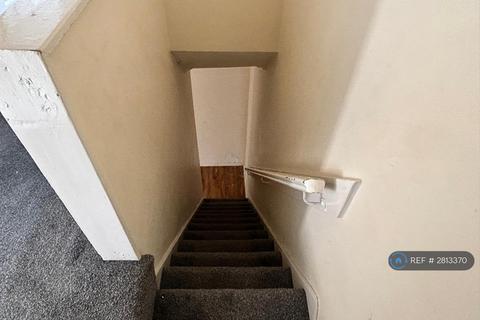 2 bedroom terraced house to rent, Joan St, Manchester, M40