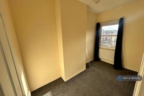 2 bedroom terraced house to rent, Joan St, Manchester, M40
