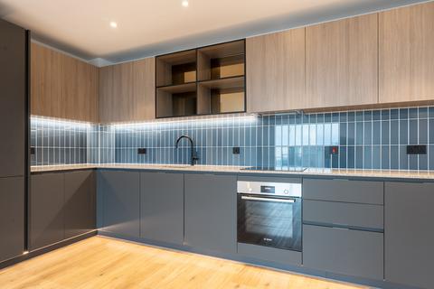 3 bedroom flat to rent, Greenleaf Walk, Southall UB1
