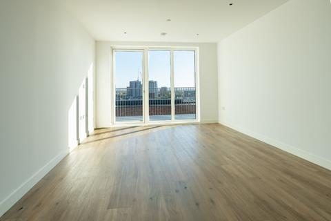 3 bedroom flat to rent, Greenleaf Walk, Southall UB1