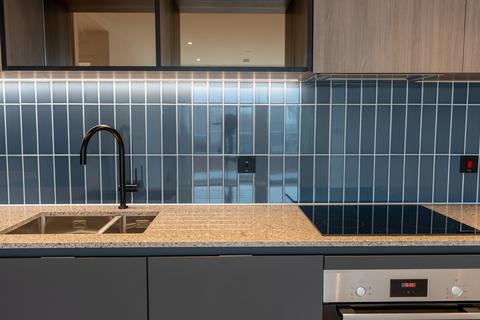 3 bedroom flat to rent, Greenleaf Walk, Southall UB1