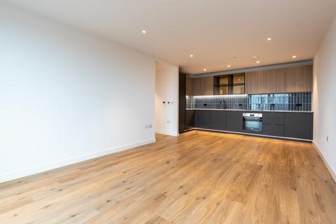 3 bedroom flat to rent, Greenleaf Walk, Southall UB1