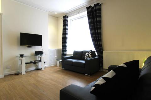 1 bedroom flat to rent, Wallfield Place, Ground Right,