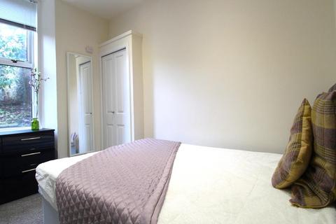 1 bedroom flat to rent, Wallfield Place, Ground Right,
