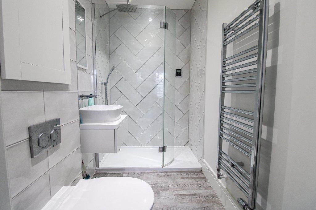 Contemporary Ensuite