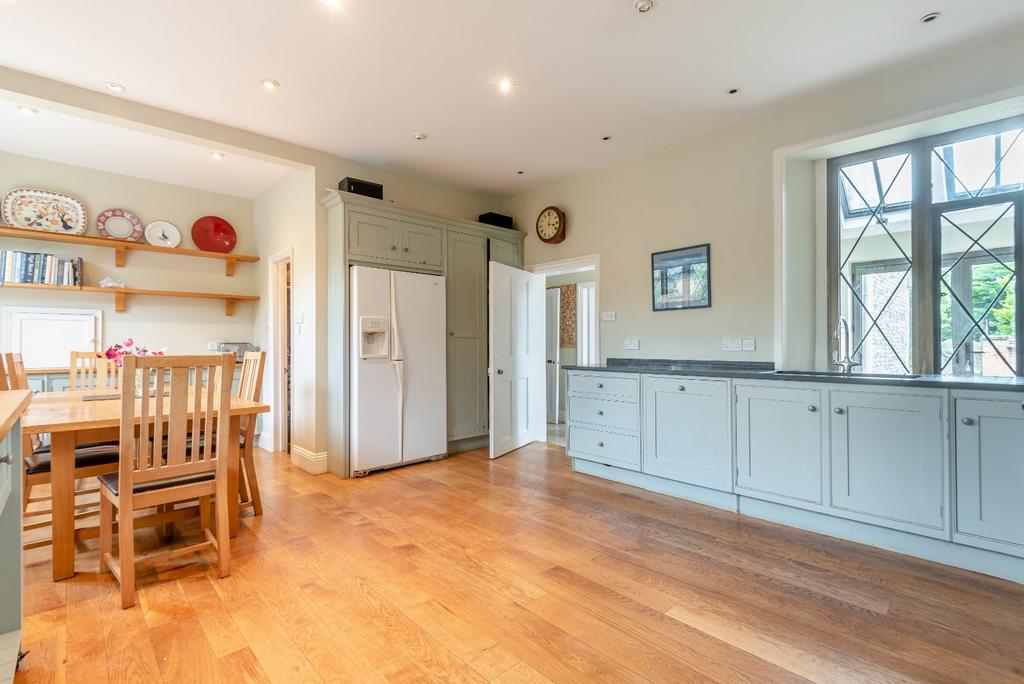 Kitchen/Dining