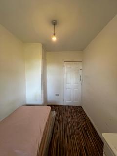 1 bedroom in a flat share to rent, Kyverdale Road, London N16