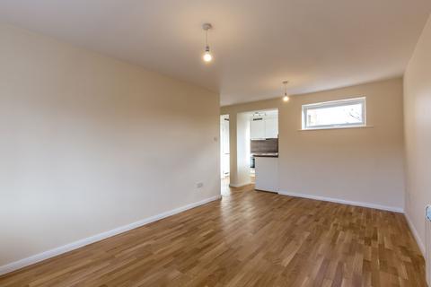 1 bedroom flat to rent, Dunnock Close