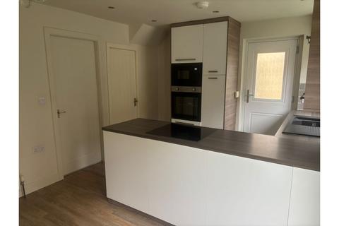 3 bedroom detached house for sale, Carlinghow Lane, Batley, WF17