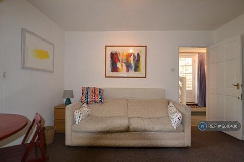 1 bedroom flat to rent, Glengall Road, London, SE15
