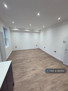 2 bedroom maisonette to rent, Lower Road, London, SE8