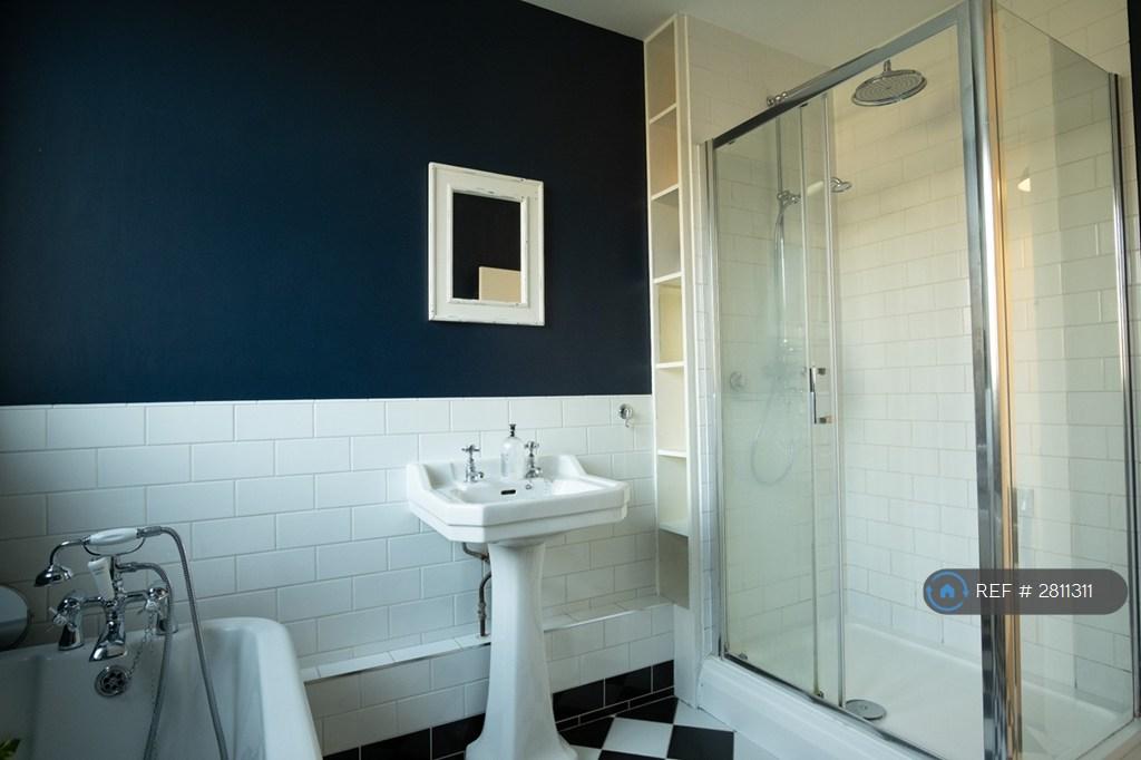 Bathroom 1.5x Walk In Shower