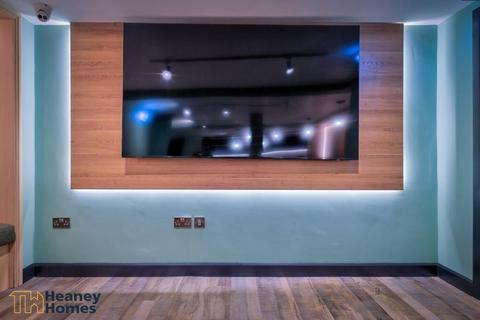 undefined, Room 5