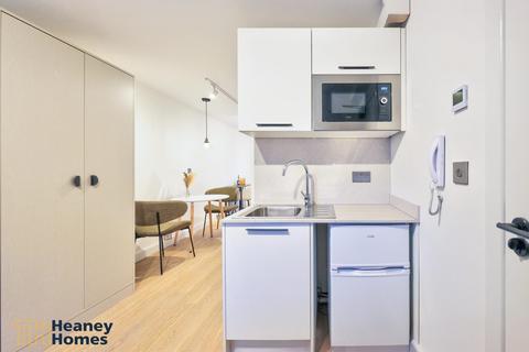 undefined, Room 10