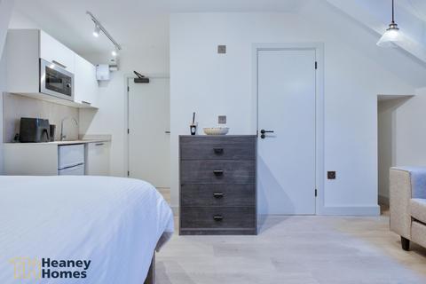 undefined, Room 19