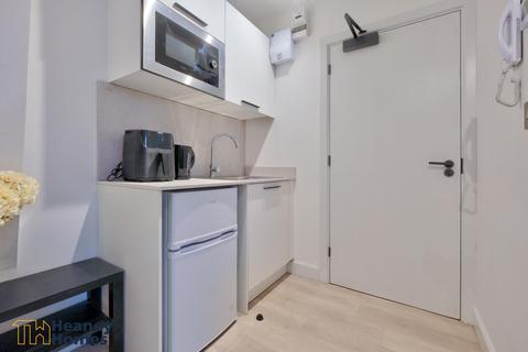 undefined, Room 19