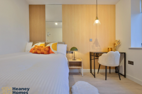 undefined, Room 20
