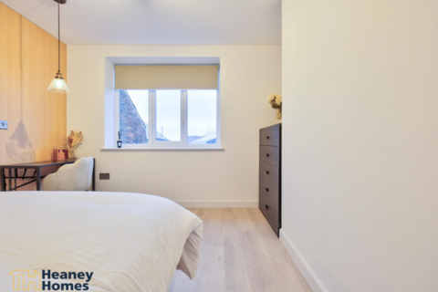 undefined, Room 20