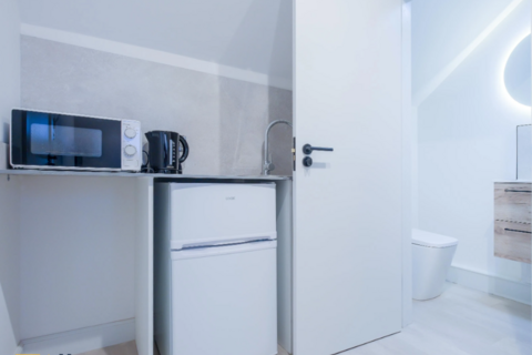 undefined, Room 20