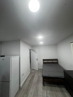 Studio to rent, Belgrave Road, Ilford IG1