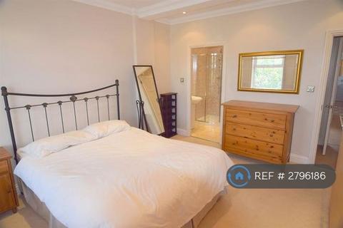 undefined, Central Road, Worcester Park, KT4