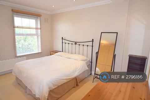undefined, Central Road, Worcester Park, KT4