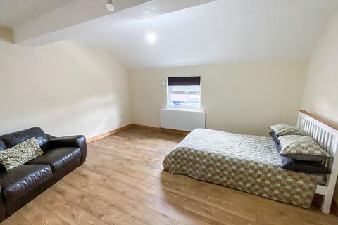 undefined, Flat 4, Rose & Crown