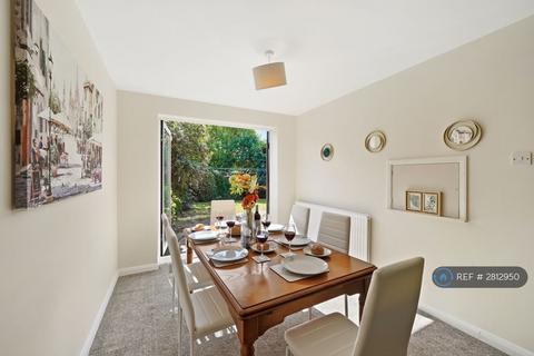 4 bedroom semi-detached house to rent, Whitehouse Way, Iver Heath, SL0