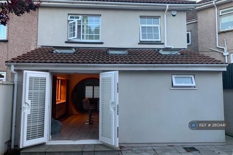 3 bedroom semi-detached house to rent, Bridge Road, Bristol, BS5