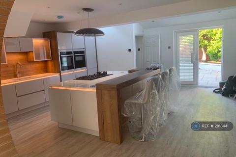 3 bedroom semi-detached house to rent, Bridge Road, Bristol, BS5
