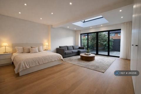 1 bedroom in a house share to rent, Esmeralda Road, London, SE1
