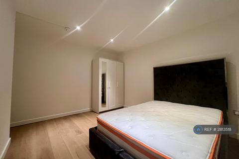 1 bedroom in a house share to rent, Esmeralda Road, London, SE1