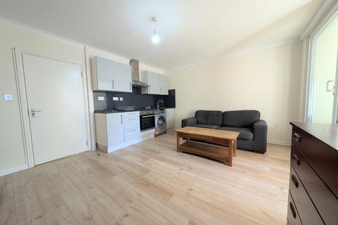 1 bedroom flat to rent, Swanwick Close, Roehampton