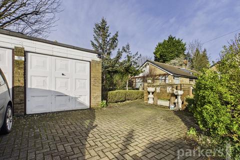 3 bedroom bungalow for sale, Beech Road, Witney, Oxfordshire, OX28