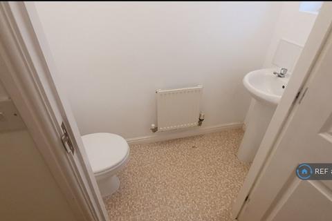 3 bedroom semi-detached house to rent, Oakdale Row, Liverpool, L32
