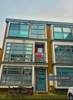 3 bedroom maisonette to rent, Tanners Yard, London, E2