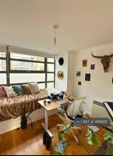 3 bedroom maisonette to rent, Tanners Yard, London, E2