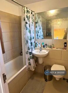 3 bedroom maisonette to rent, Tanners Yard, London, E2