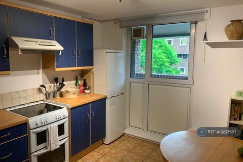 3 bedroom maisonette to rent, Groome House, London, SE11