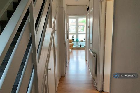 3 bedroom maisonette to rent, Groome House, London, SE11