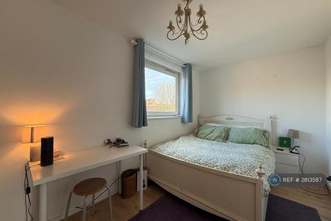 3 bedroom maisonette to rent, Groome House, London, SE11