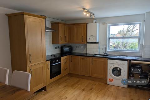 2 bedroom flat to rent, Park Avenue, London, NW2
