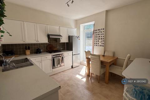 2 bedroom flat to rent, Fulham, London, SW6