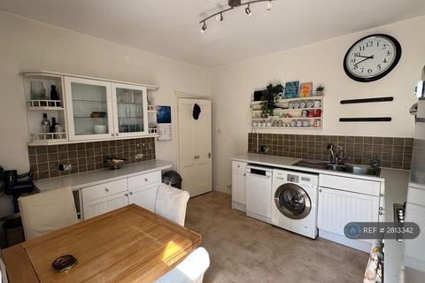 2 bedroom flat to rent, Fulham, London, SW6