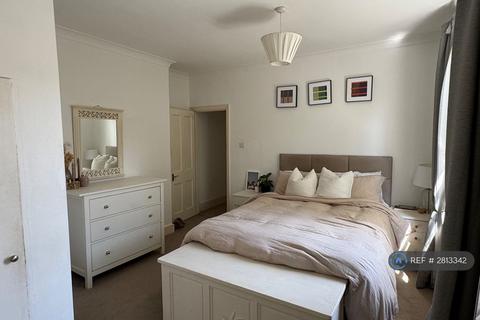 2 bedroom flat to rent, Fulham, London, SW6