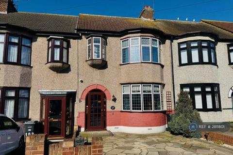 3 bedroom terraced house to rent, Reynolds Avenue, Romford, RM6