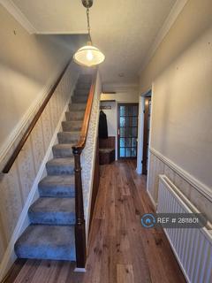 3 bedroom terraced house to rent, Reynolds Avenue, Romford, RM6