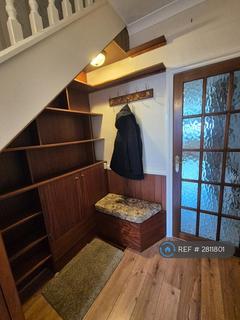 3 bedroom terraced house to rent, Reynolds Avenue, Romford, RM6