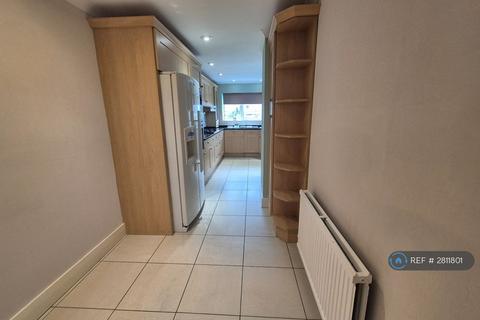 3 bedroom terraced house to rent, Reynolds Avenue, Romford, RM6